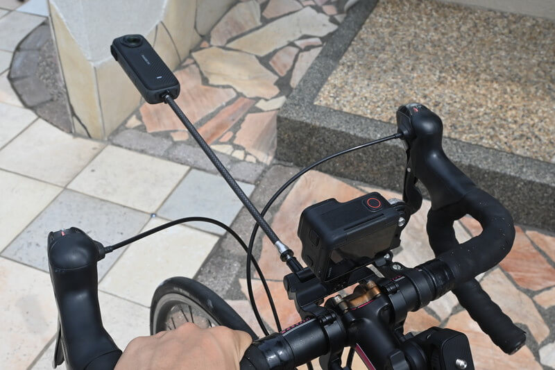 Insta360の第三者視点マウントでカメラを取り付け