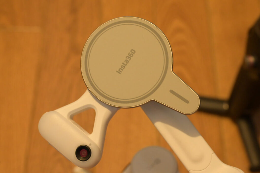 Insta360 Flow 2のAIトラッカーを取り付けたところ