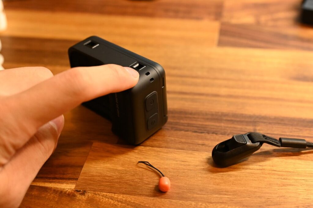 Insta360 GO Ultraのリーシュ穴