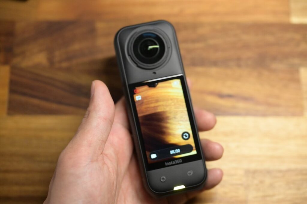 Insta360 X5の持ち方