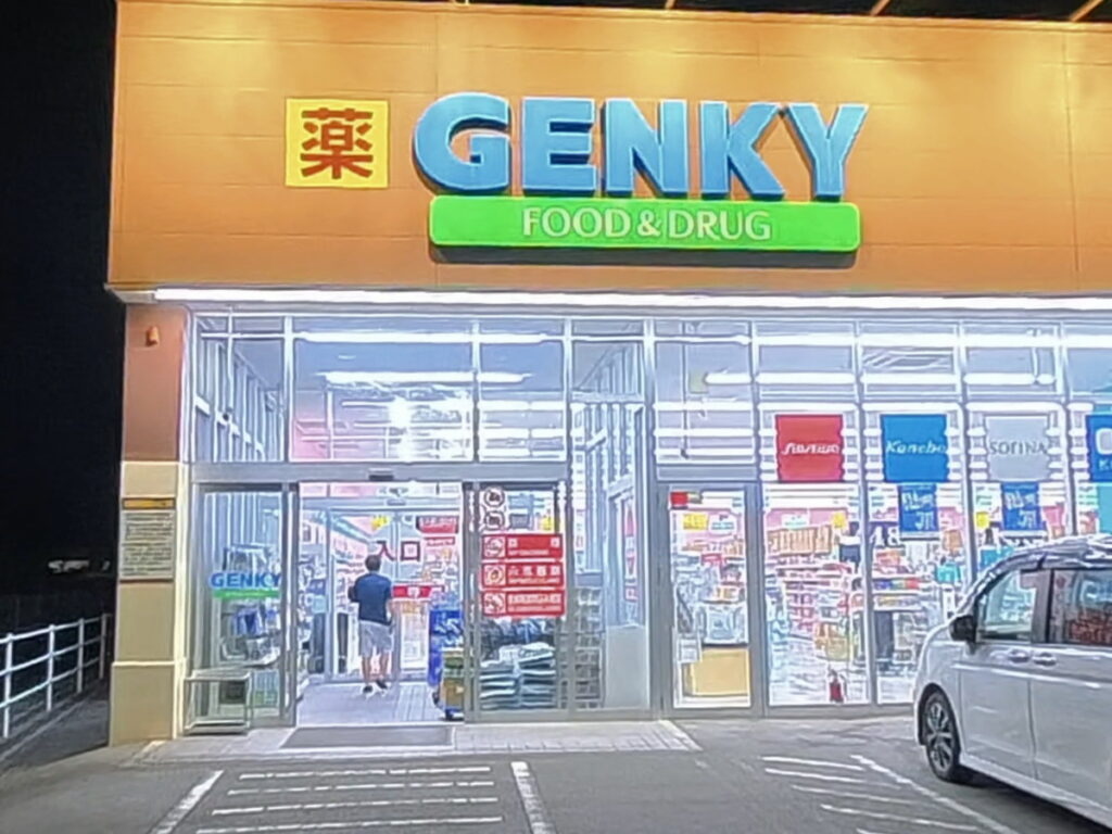 Insta360 X5の暗所モードで撮影したドラッグストア