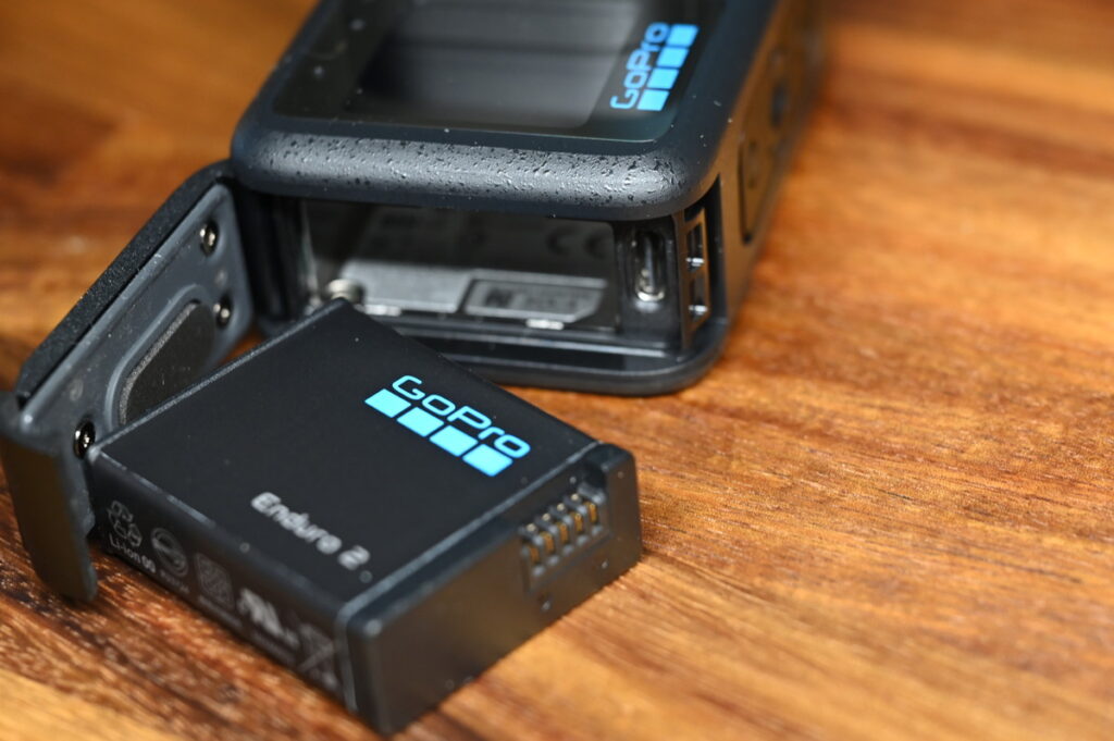 GoPro MISSION 1とバッテリー